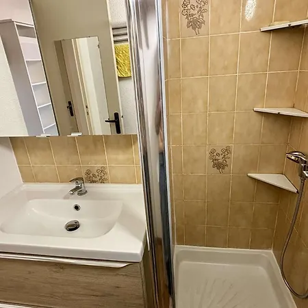 5 Couchages Dans Avec Piscine Sur Ar590-921 *